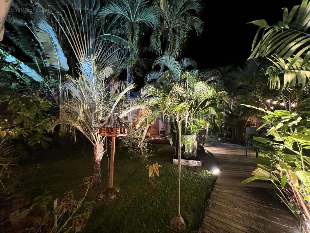 Commerce à SAINTE-ANNE