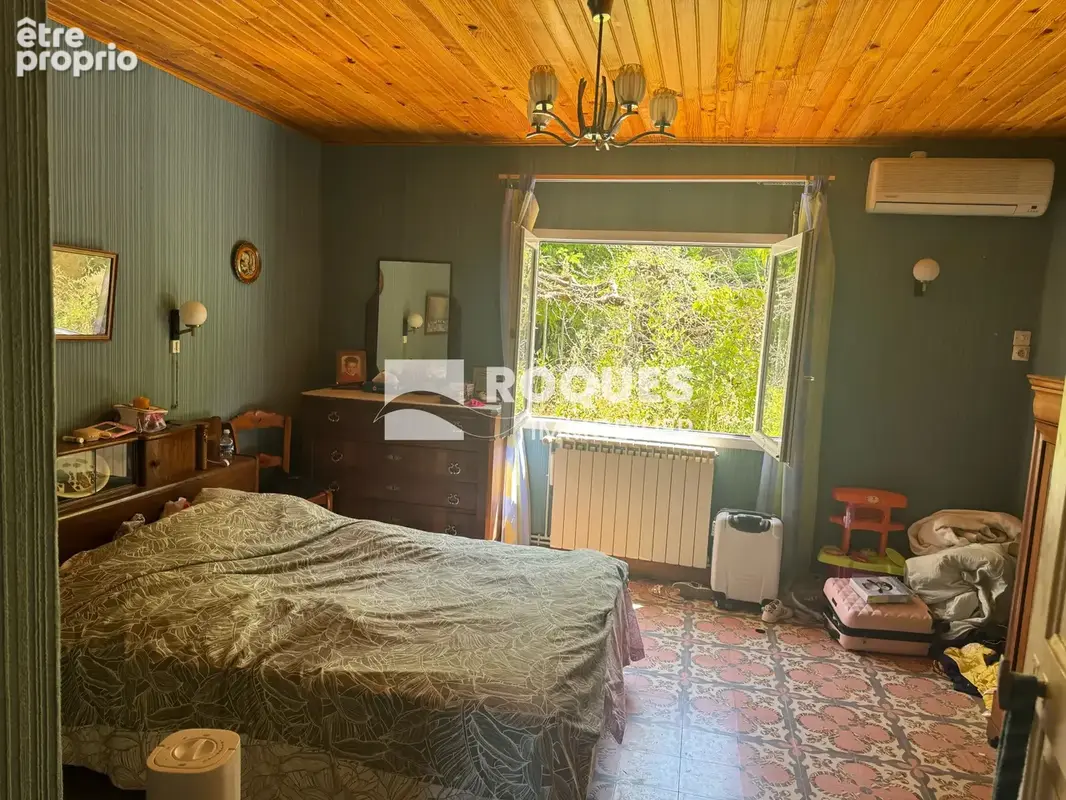 Lodève, centre ville, maison de ville à rénover, de 80 m2 habitables avec dépendances sur 570 m2 de terrain - photo 9