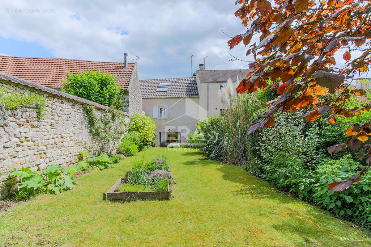 Maison à CRESPIERES