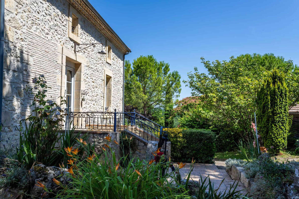 County property with pool and land - photo 18