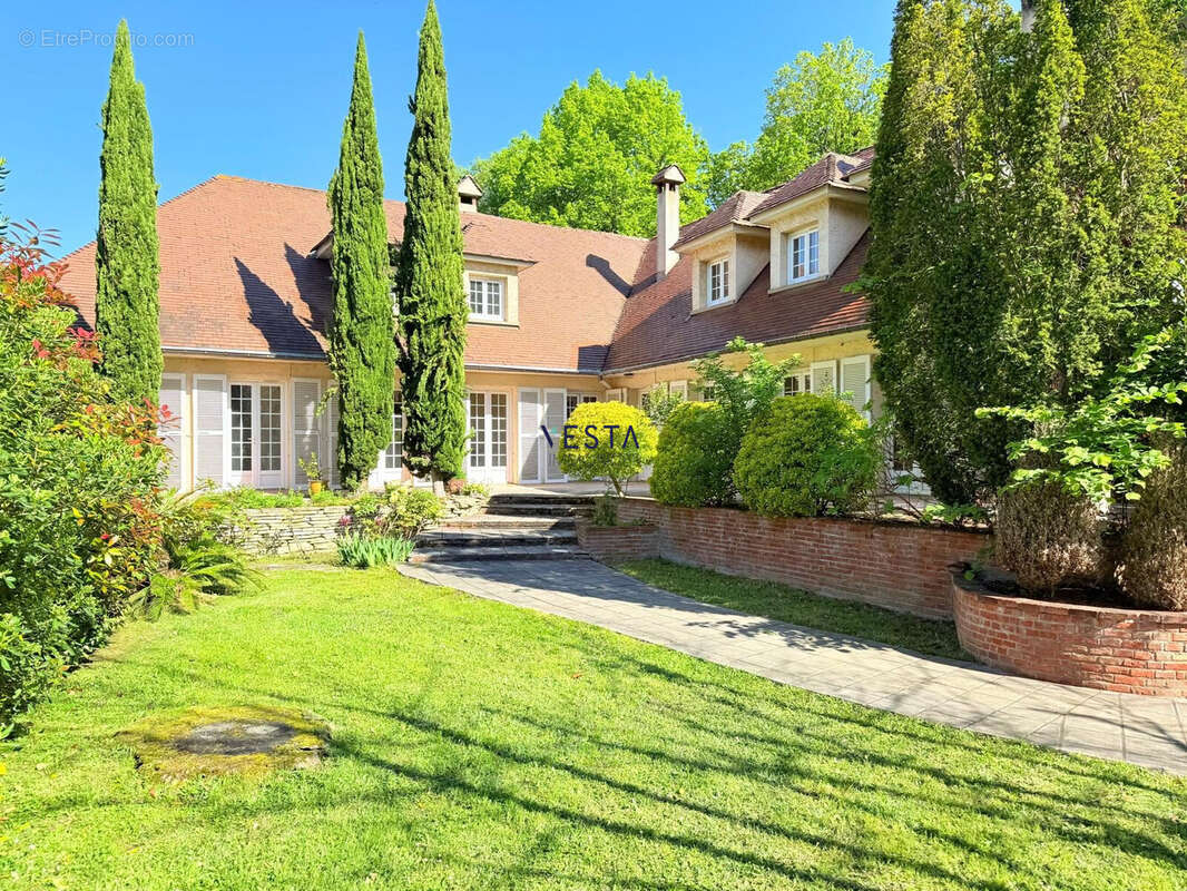 Jardin de devant - Maison à CORNEBARRIEU