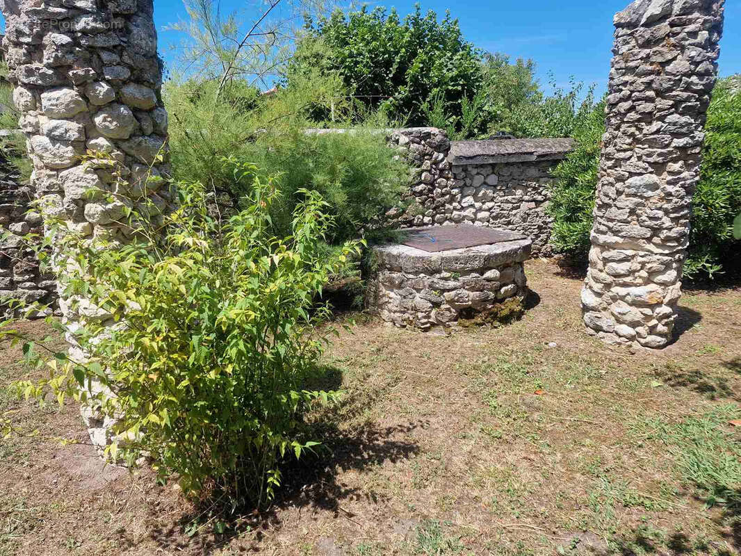 Maison de maître avec dépendances et piscine - photo 11