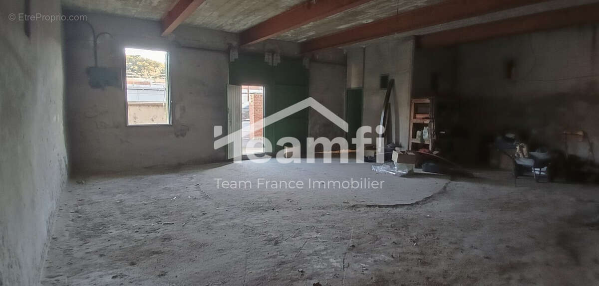 Appartement à REYNES