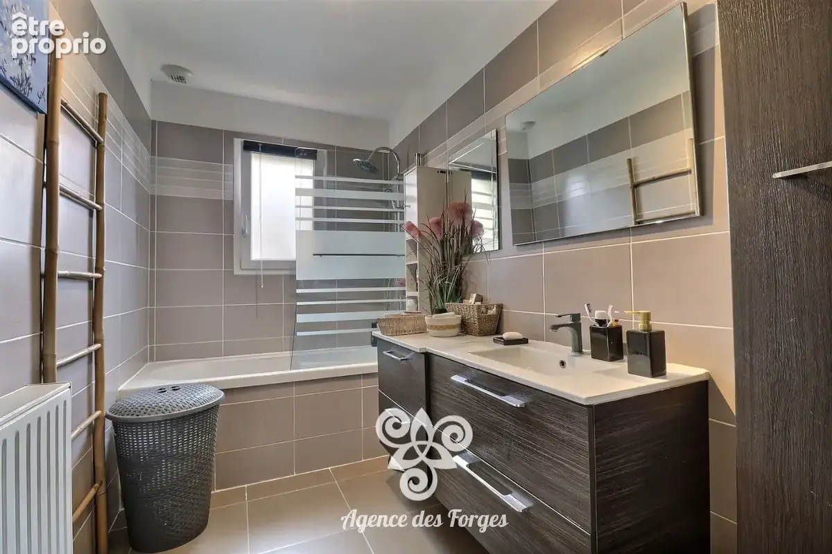 Bourg MOUZILLON, maison récente (100 m²), 4 chambres, jardin (408 m²) - photo 13