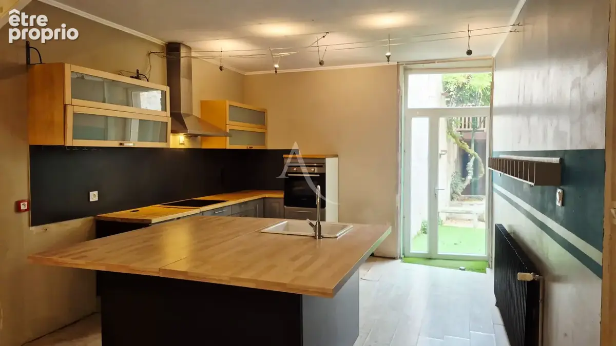 À DÉCOUVRIR - Une maison de ville pleine de charme avec jardin arboré ! - photo 10
