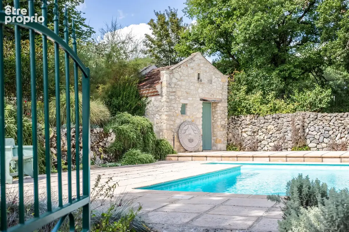 Maison de campagne avec piscine, atelier de poterie, dépendances et garage - photo 6