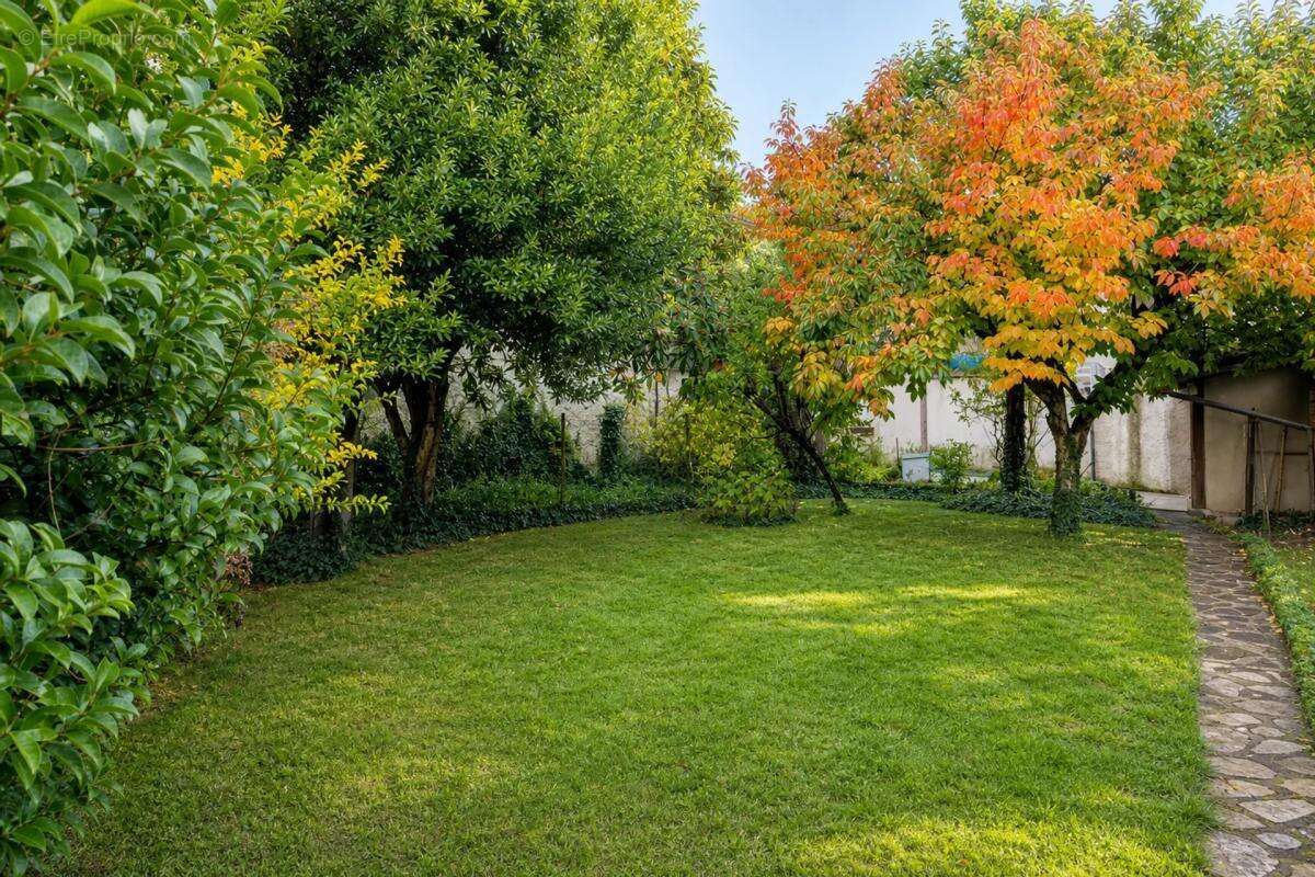 Maison spacieuse de 236 m² avec jardin fruitier à Valence - photo 11