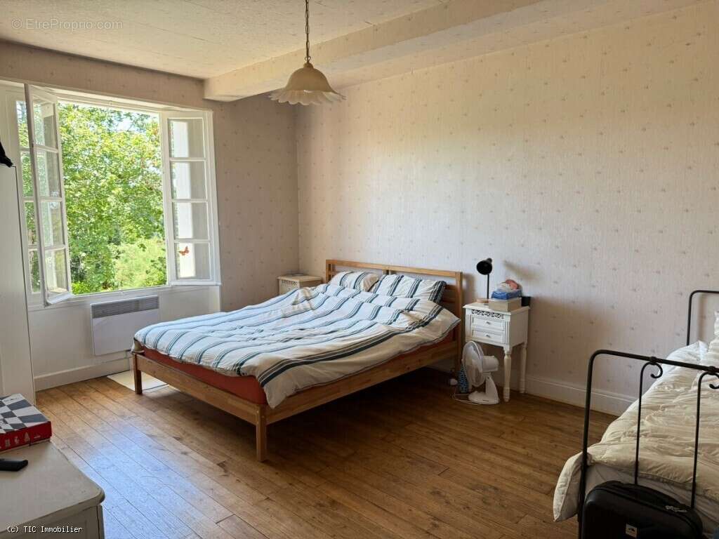 Maison à NANTEUIL-EN-VALLEE