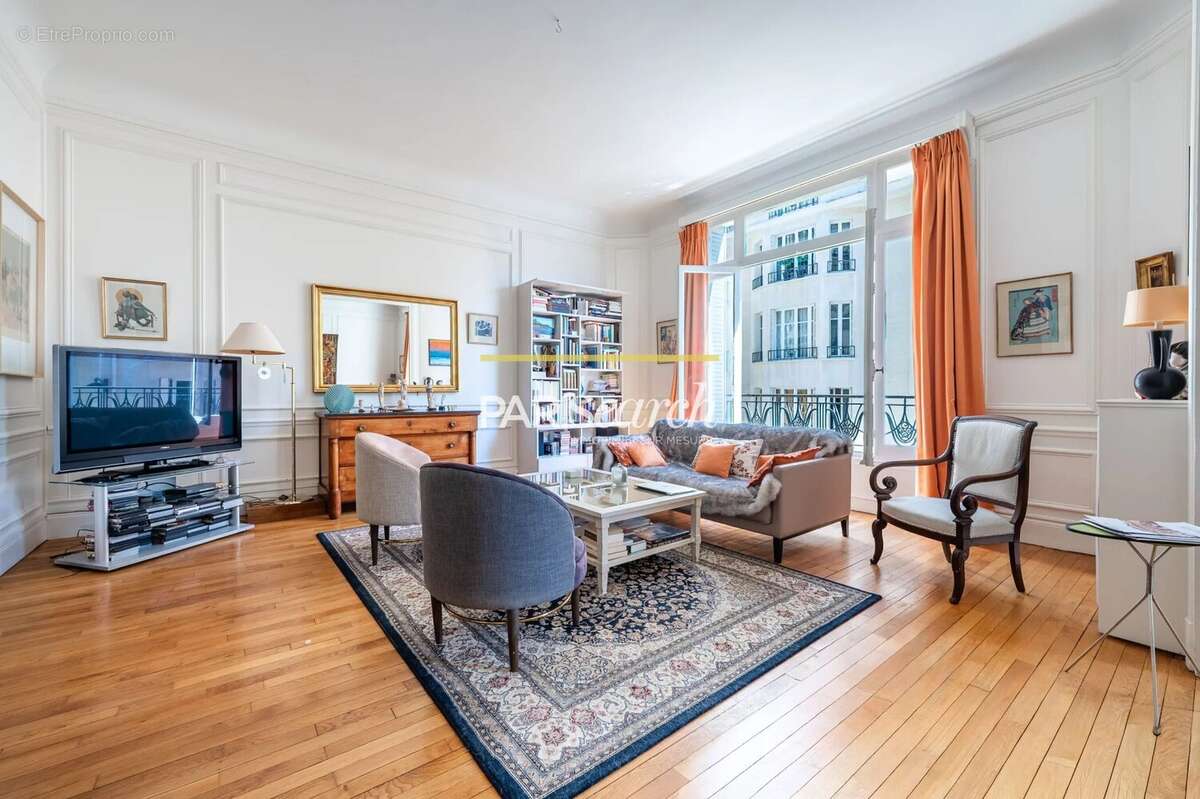 Appartement à PARIS-16E