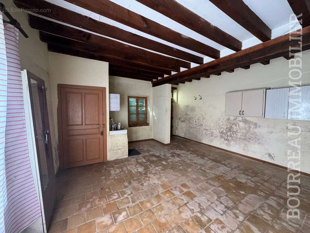 Maison à LA CELLE-SAINT-CYR