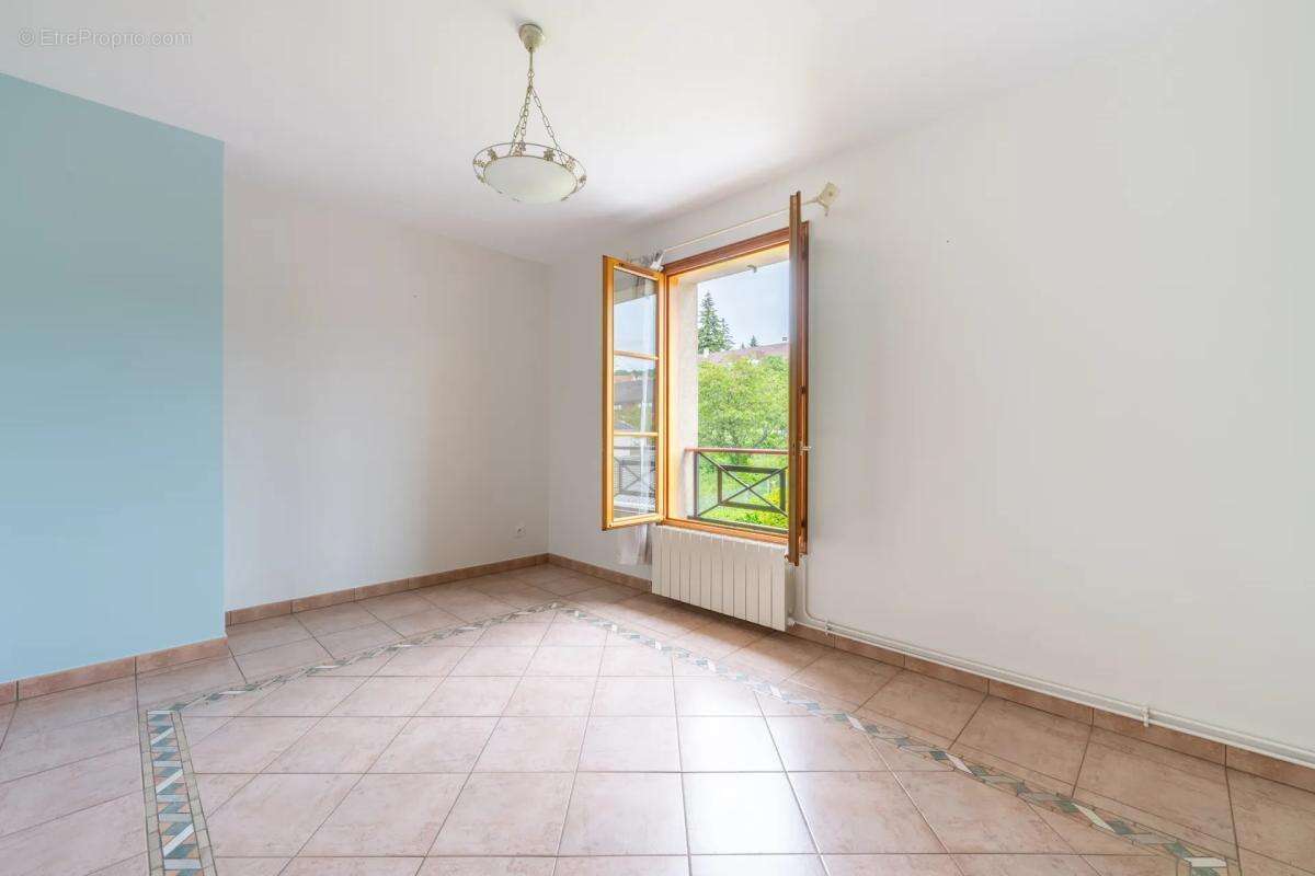 Appartement à PRESLES