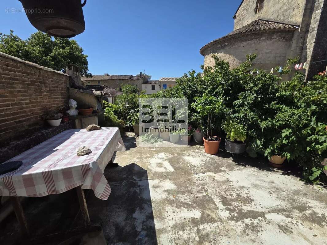 Maison à LA ROQUE-SUR-CEZE