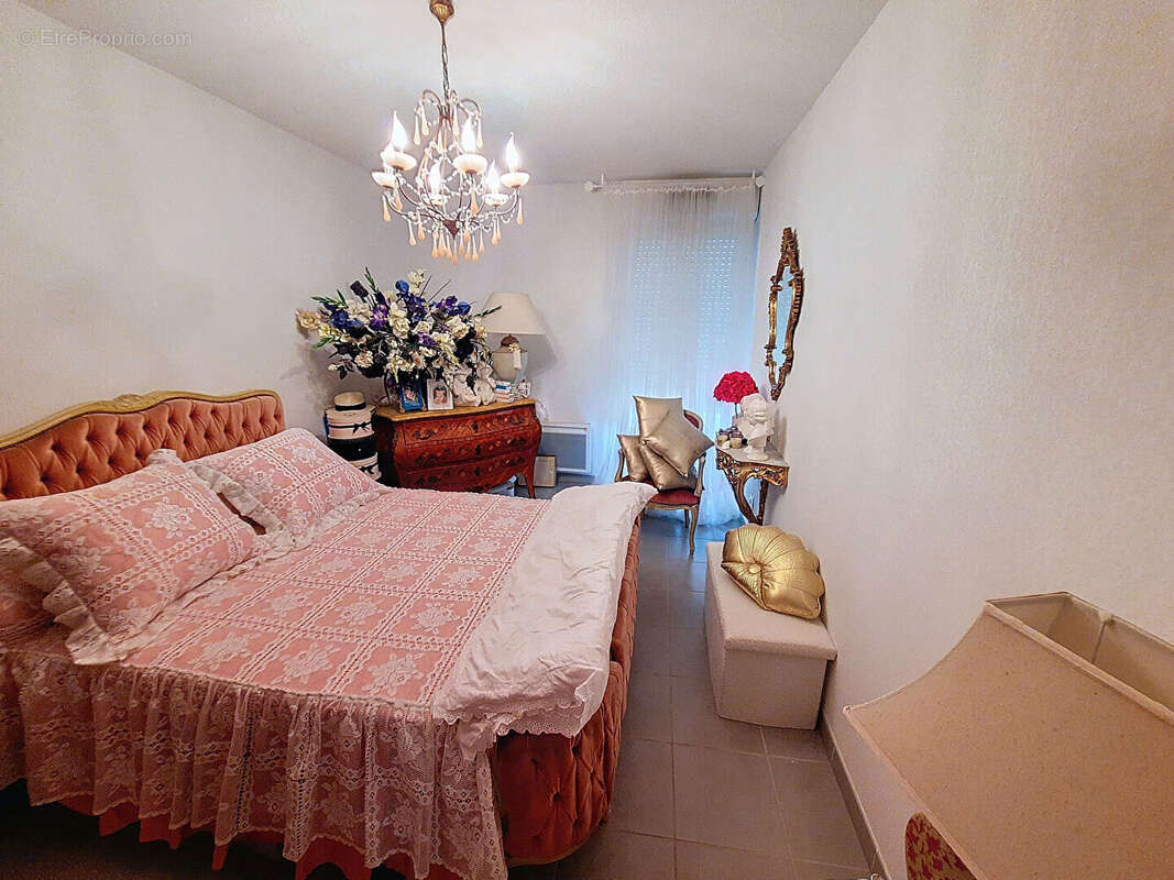 Appartement à MARSEILLE-4E