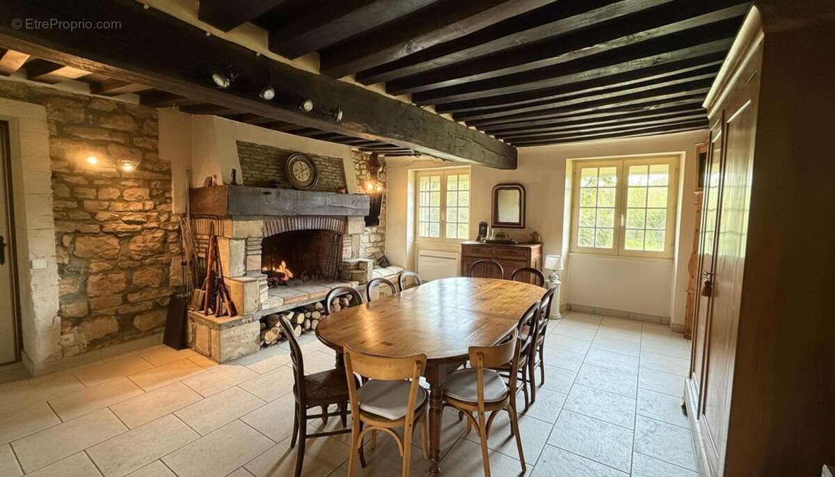 Maison 267 m² à Crux-La-Ville  - photo 6
