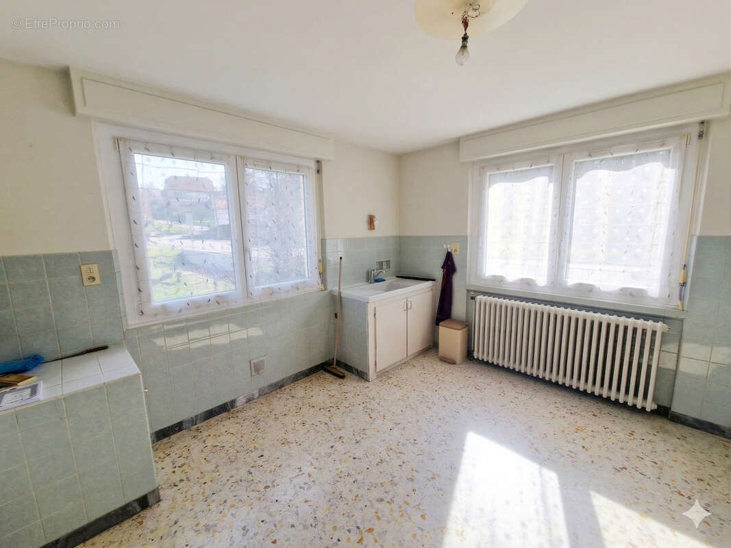 Maison à ISSANS
