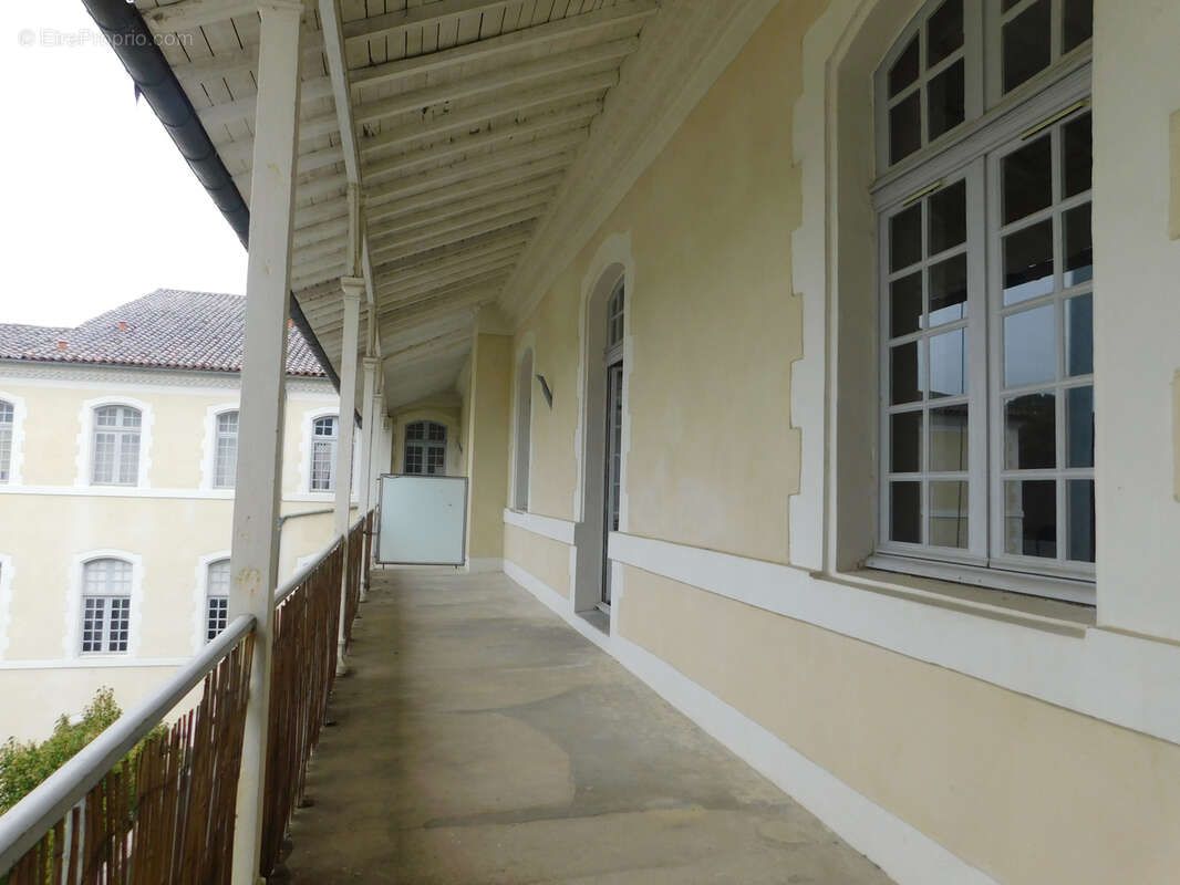 En basse ville d'Auch, à vendre appartement T4 de caractère - photo 2