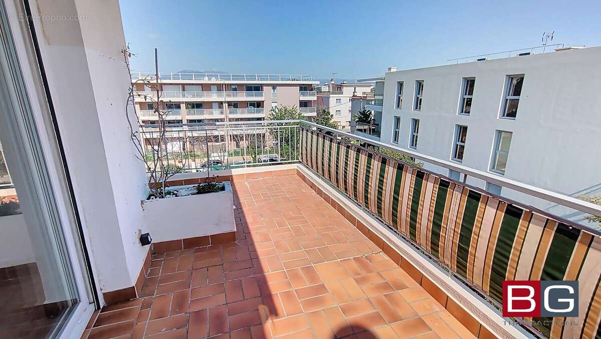 Appartement 3 pieces dernier etage - photo 2