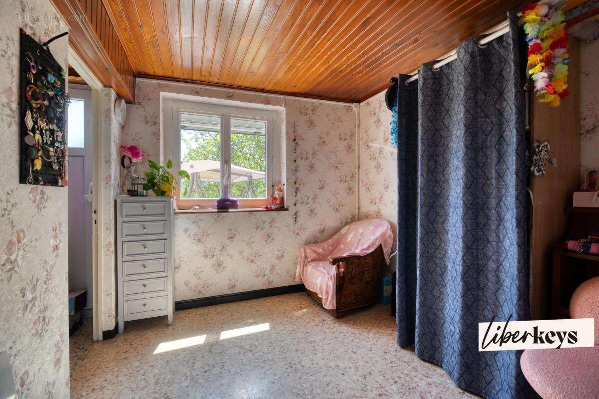 Maison longère T6 garage, annexes, terrain cadre exceptionnel - photo 7