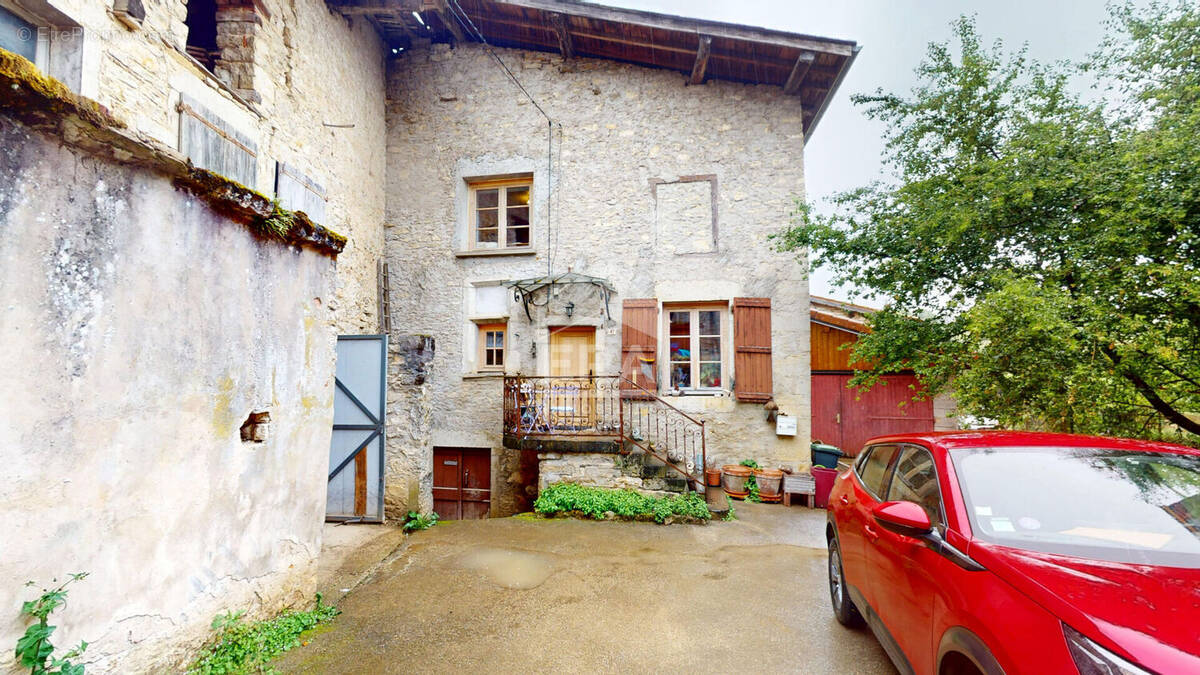 Maison à MERIGNAT