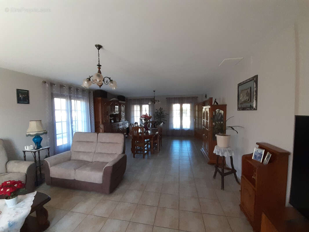 Maison à SAINT-JEAN-LESPINASSE