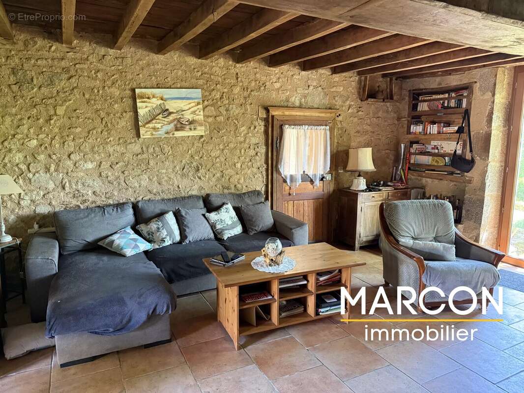 Belle fermette de 176 m² - Secteur JARNAGES - photo 9