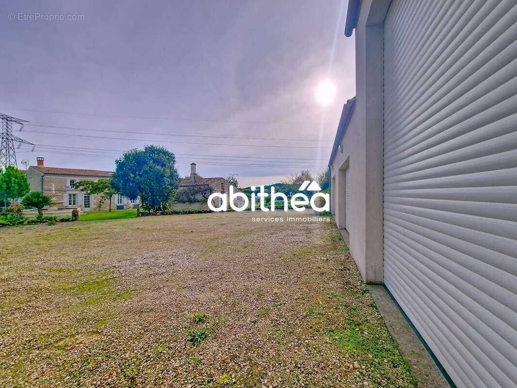 Maison à SAINT-GENIS-DE-SAINTONGE