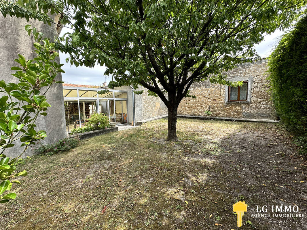 Maison à SAINT-ROMAIN-SUR-GIRONDE