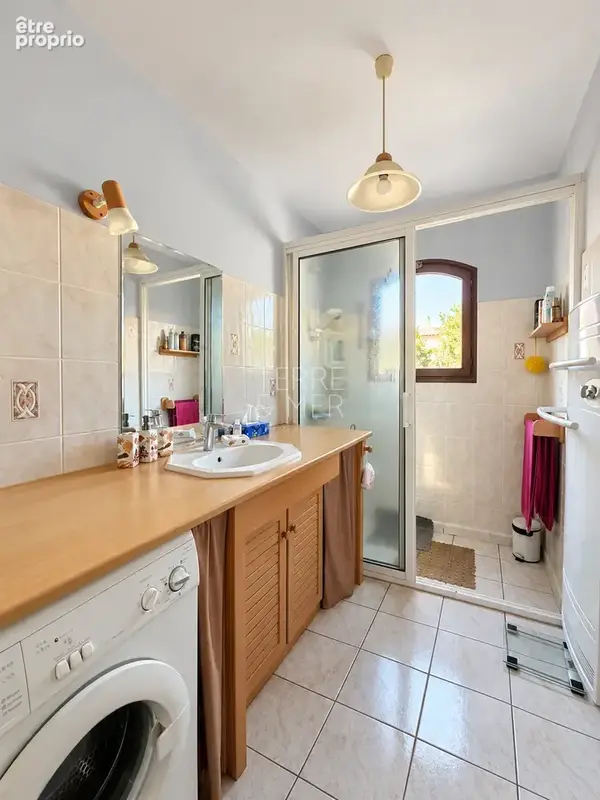 Maison en 3 faces  avec piscine, garage proche port. - photo 12