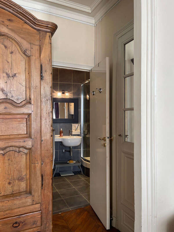 Appartement à PARIS-1E