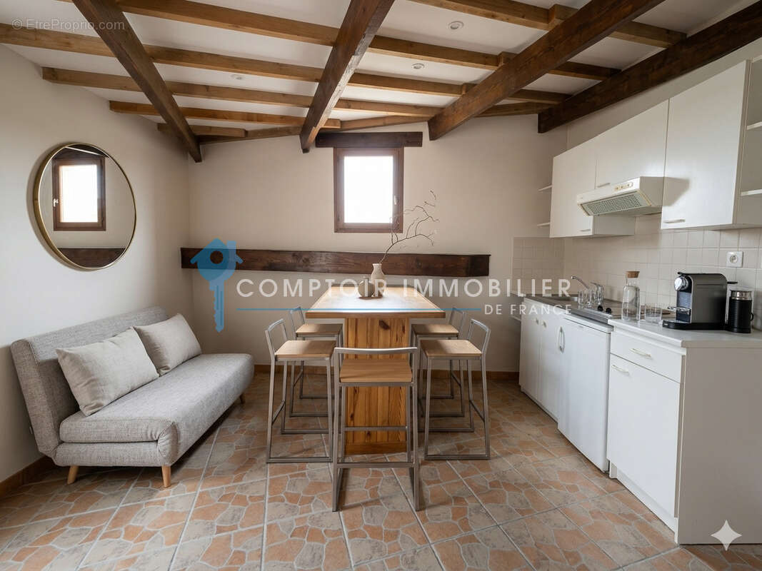 Maison à LAUDUN-L'ARDOISE