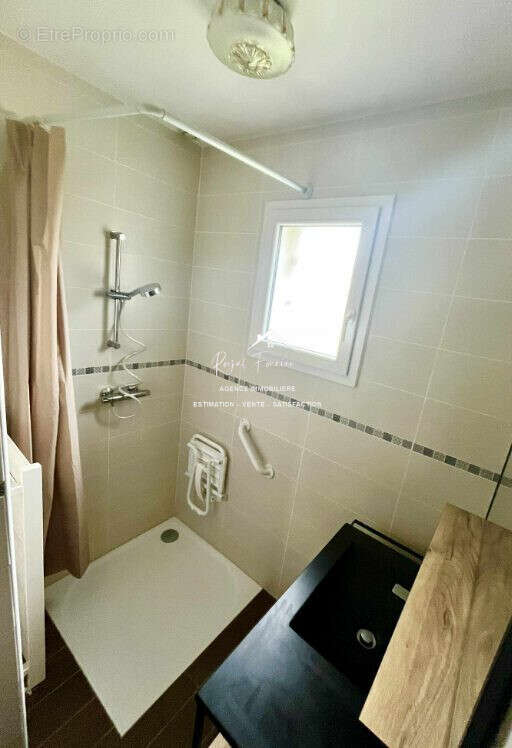 Salle d\'eau - Maison à YZEURES-SUR-CREUSE