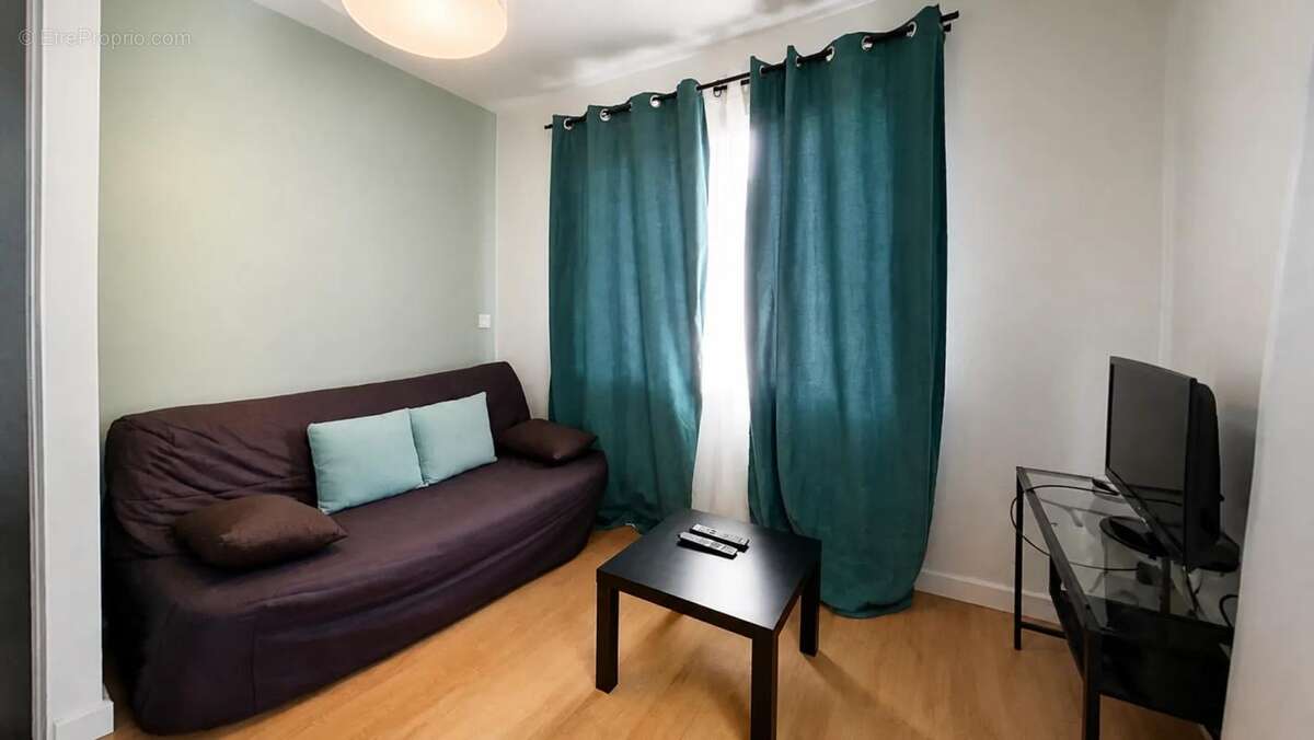Immeuble de rapport: 3 lots loués: T5, T2, Studio avec 3 garages - photo 16