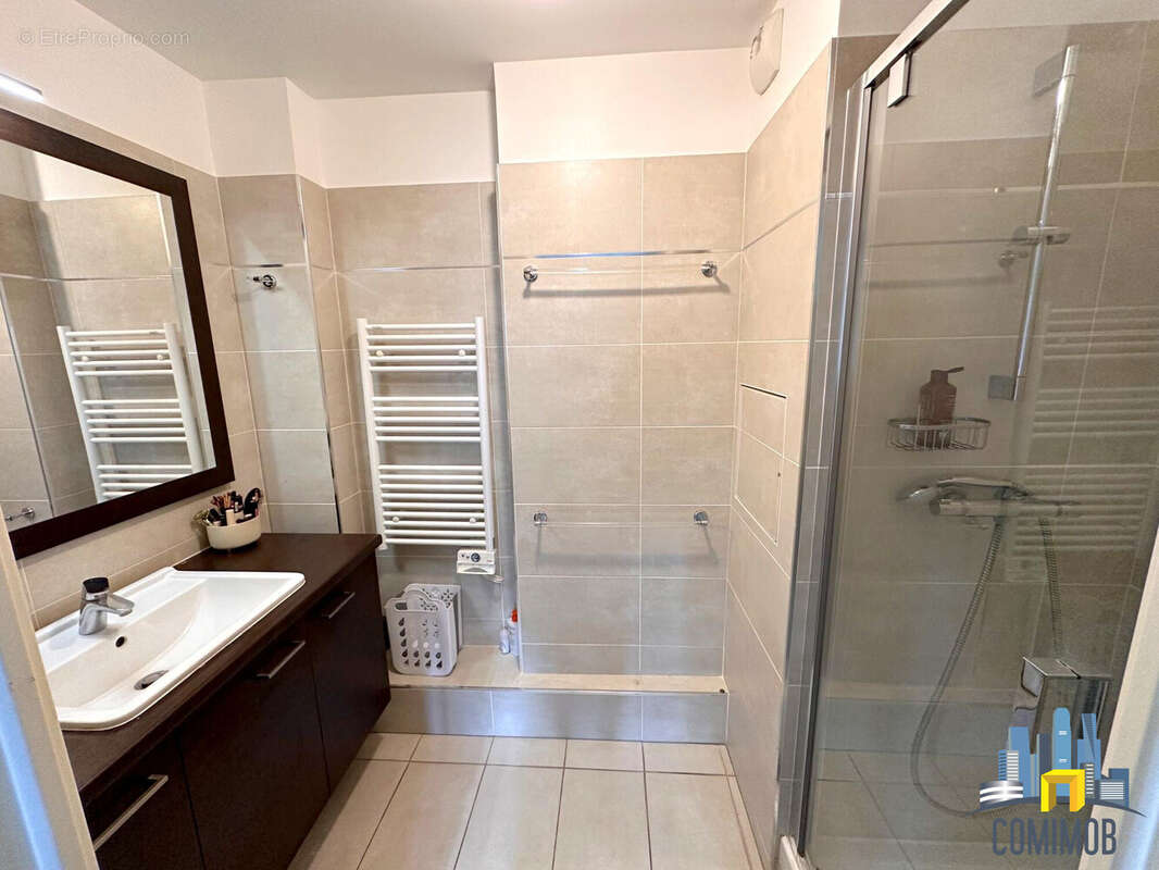Appartement à COURBEVOIE