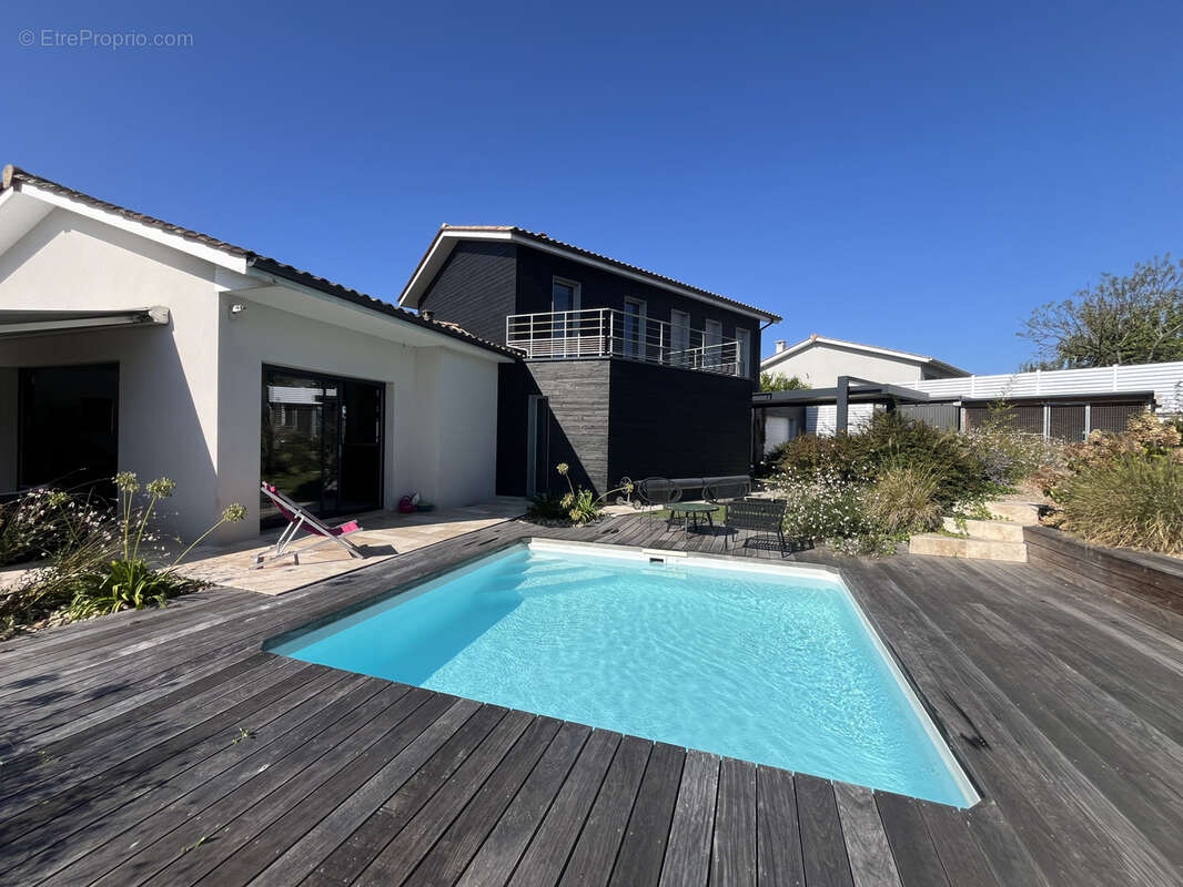 Maison à CARBON-BLANC