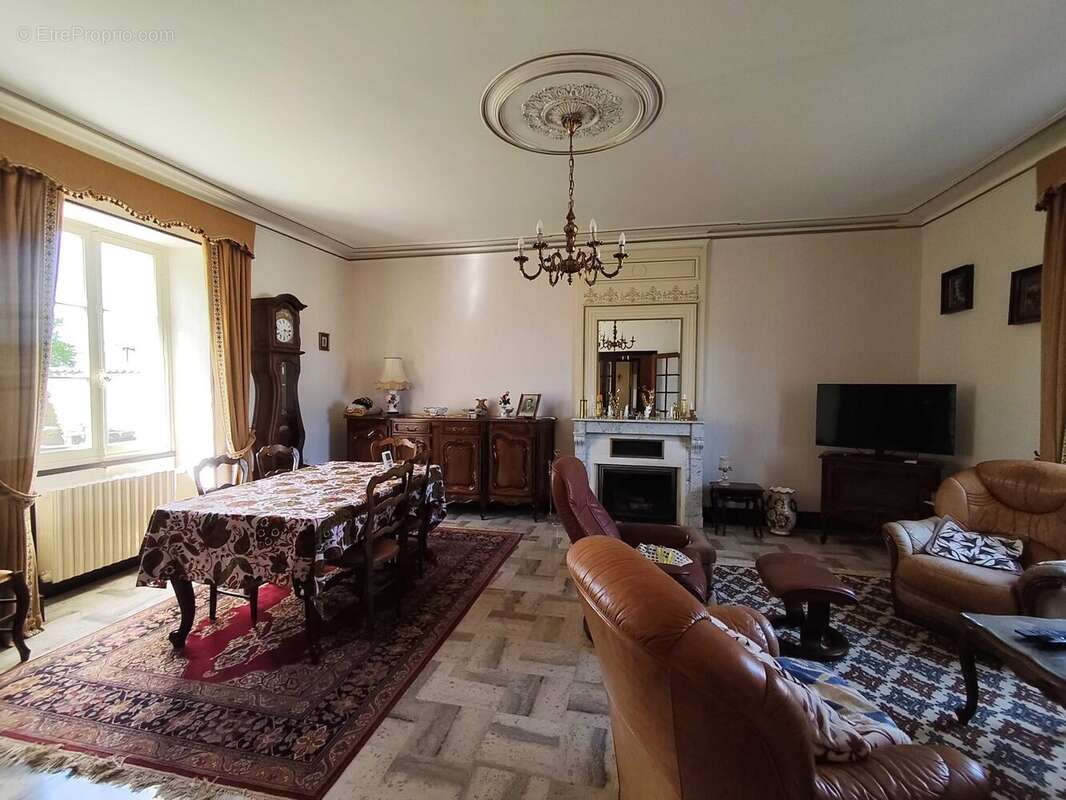 Maison 159 m² à Chasseneuil-Sur-Bonnieure  - photo 5