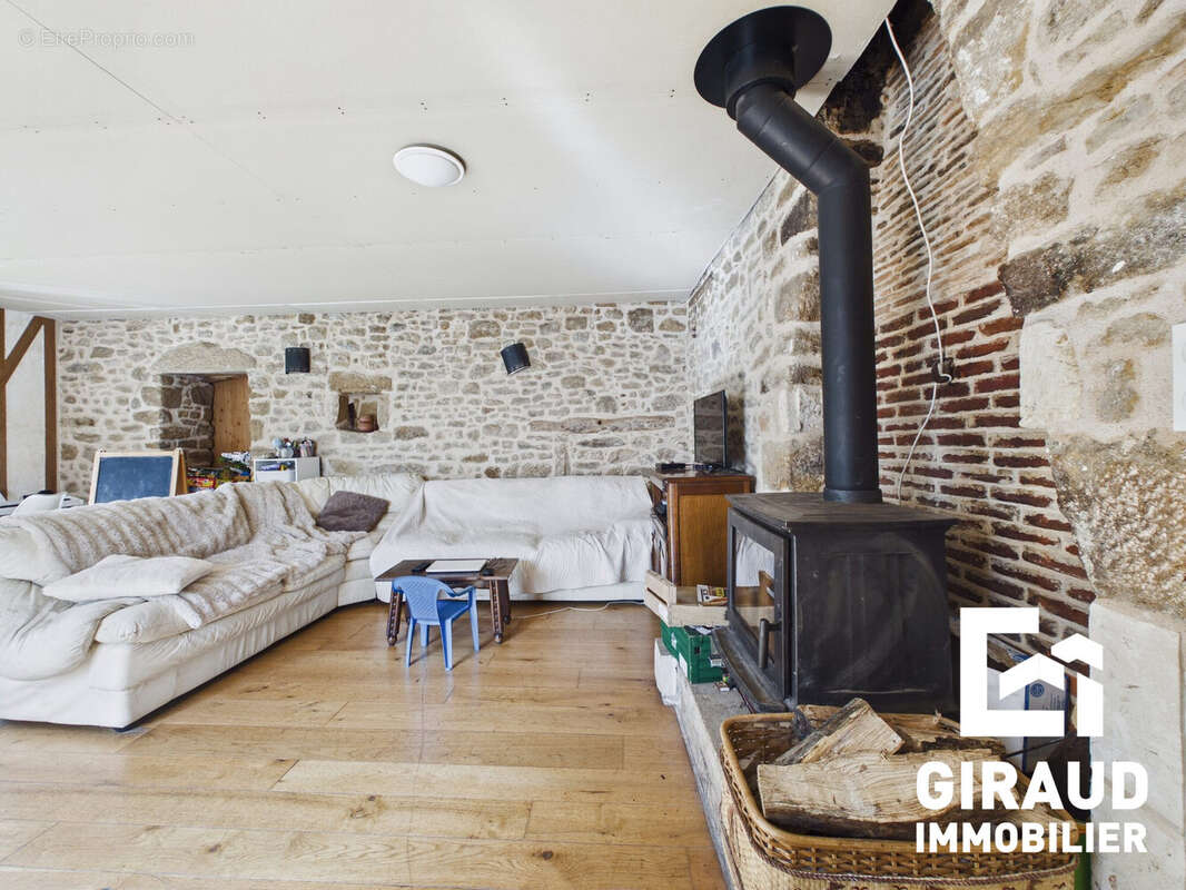 Maison à SAINT-CYR-DES-GATS