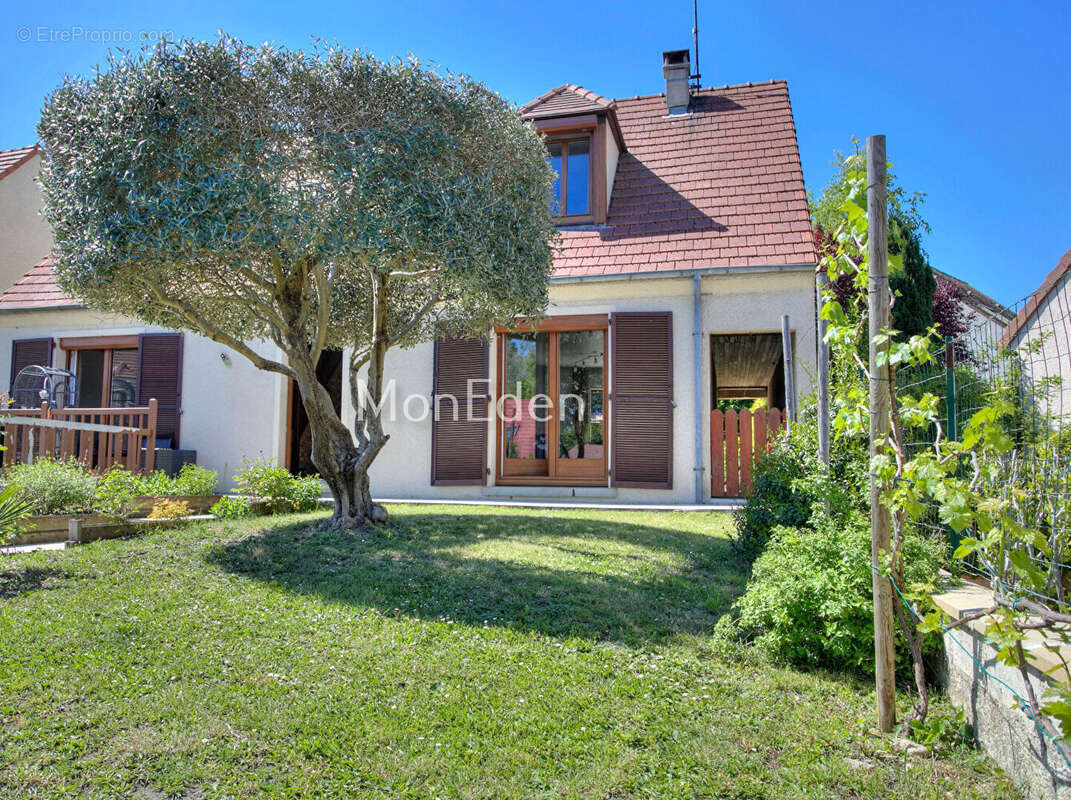 EN EXCLUSIVITE Maison familiale 4 chambres , Jardin 300 m² , Sous-sol total et garage double , Proche gare - photo 3