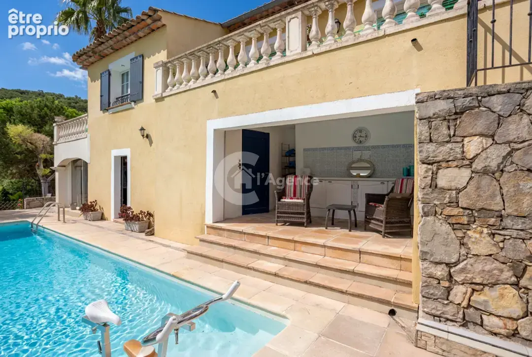 Superbe propriété indépendante de 205 m2 avec piscine sur un terrain de 3200 m2 - photo 6