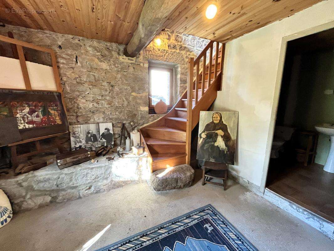 Maison à SAINT-ALBAN-AURIOLLES