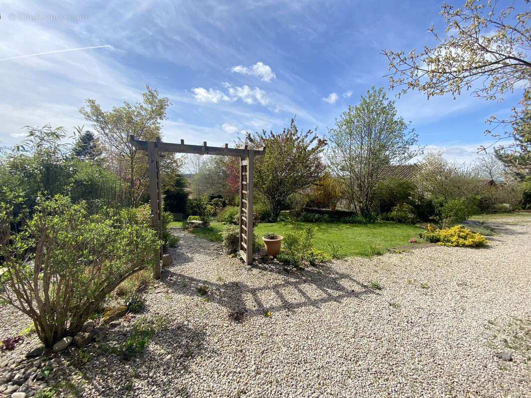 Maison à CRAPONNE-SUR-ARZON