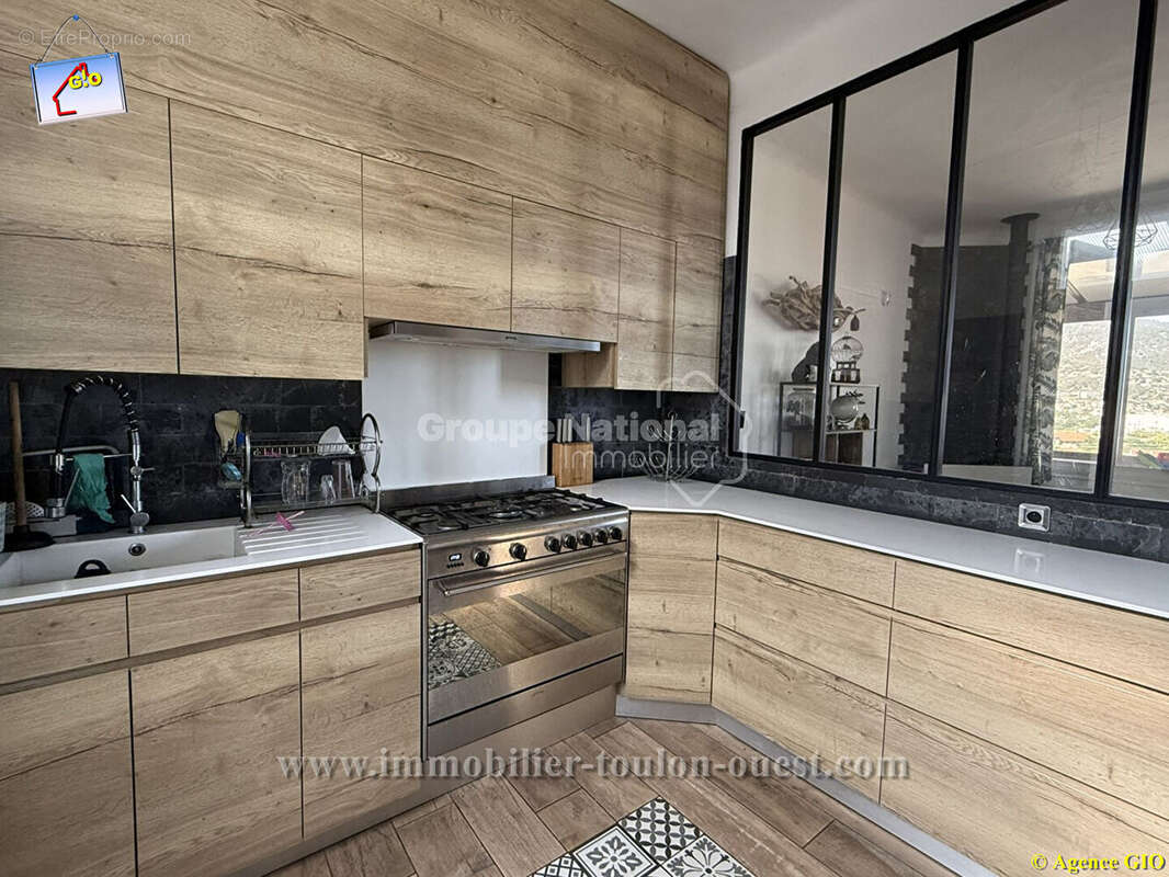 Toulon ouest - villa t4 de 90 m² - terrasses -  garage  - terrain de 300 m² - vue degagee - photo 4