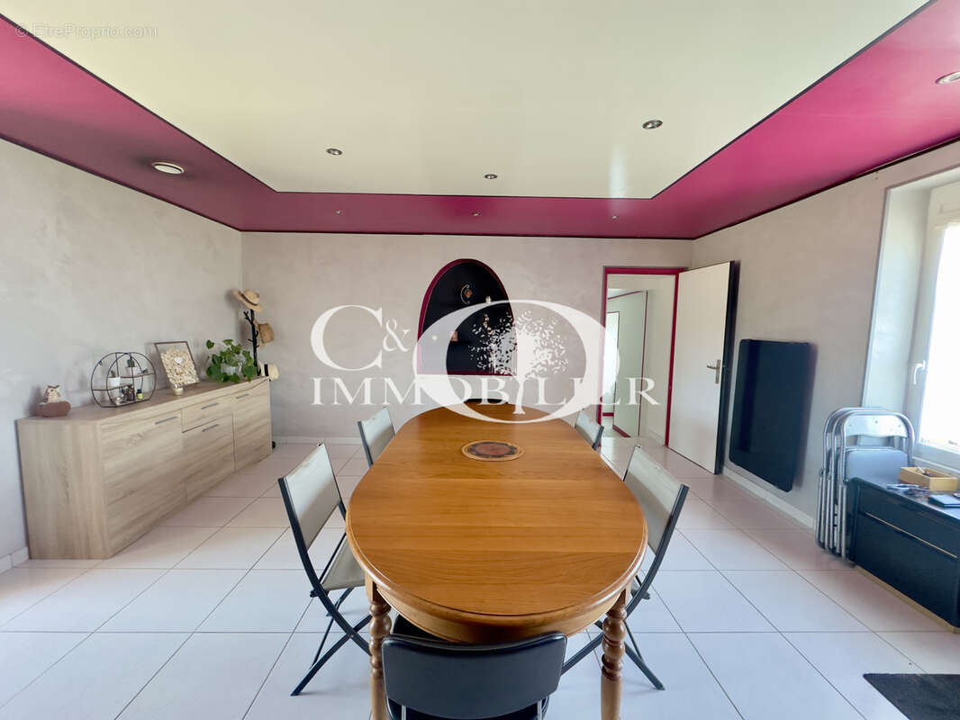 Maison à SAINT-ETIENNE-DU-BOIS