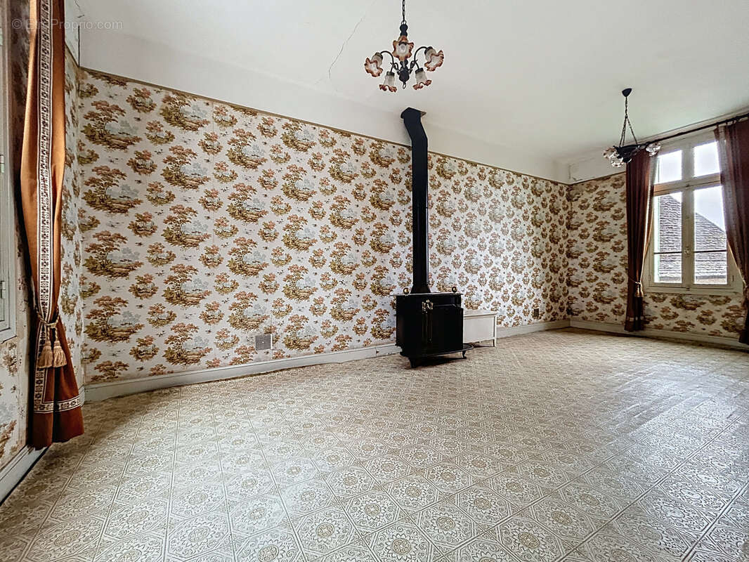 Maison à BRIGNAC-LA-PLAINE