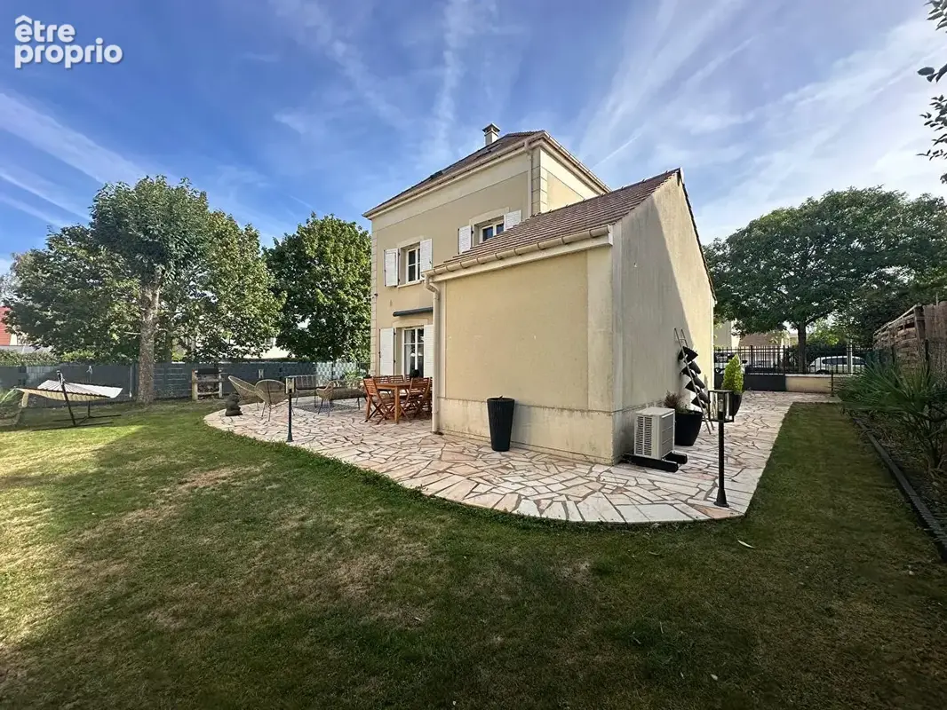 Maison à SAVIGNY-LE-TEMPLE