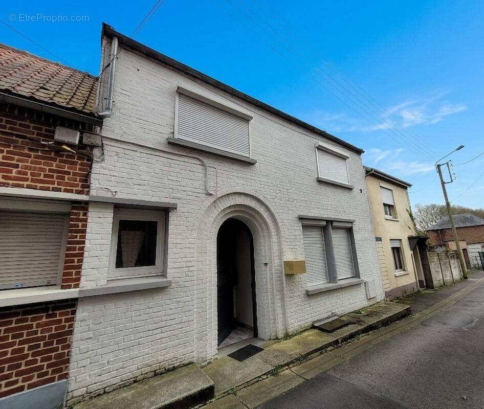 Maison à AVESNES-SUR-HELPE