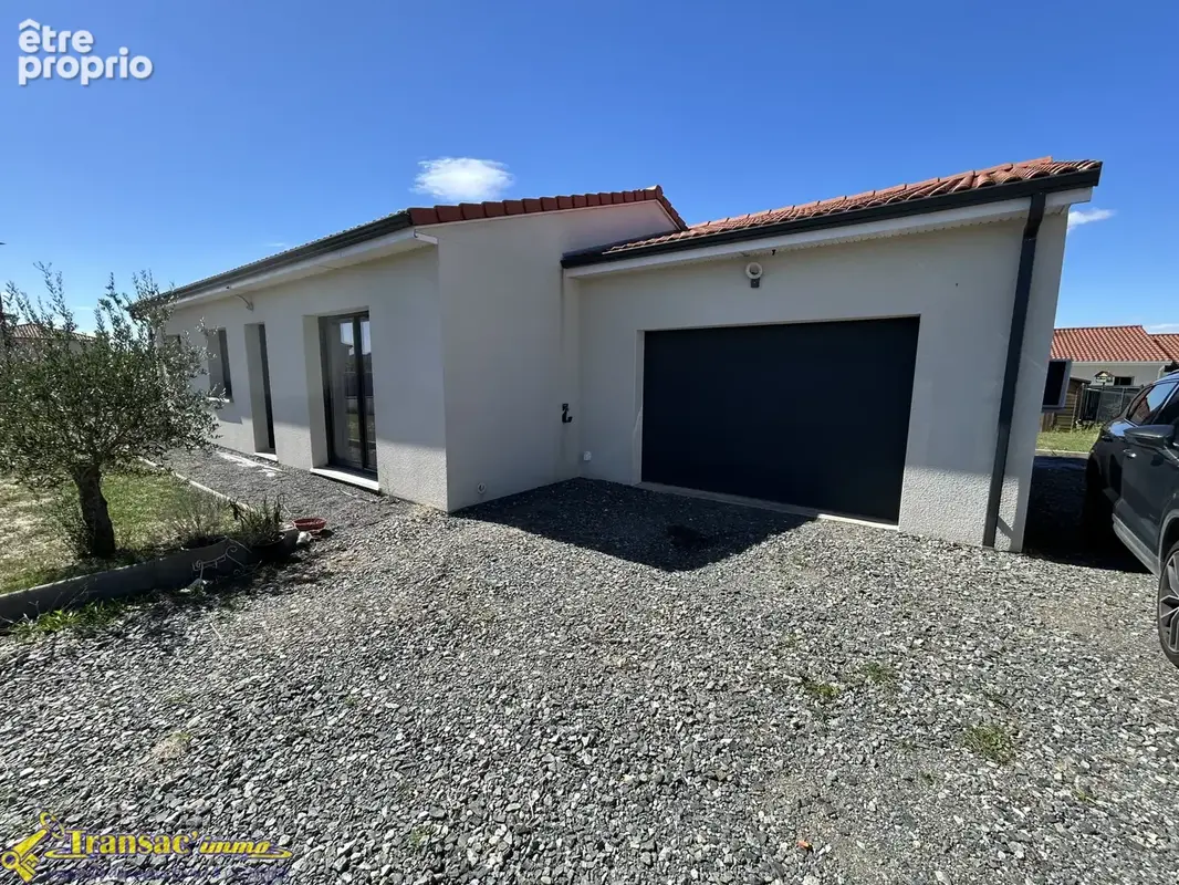 Photo Maison à Puy-Guillaume au prix de 227 900€