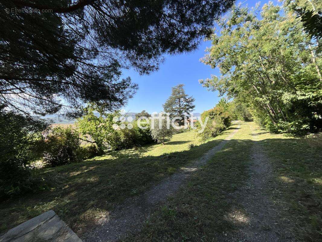 Maison 215 m² à Coux  - photo 4
