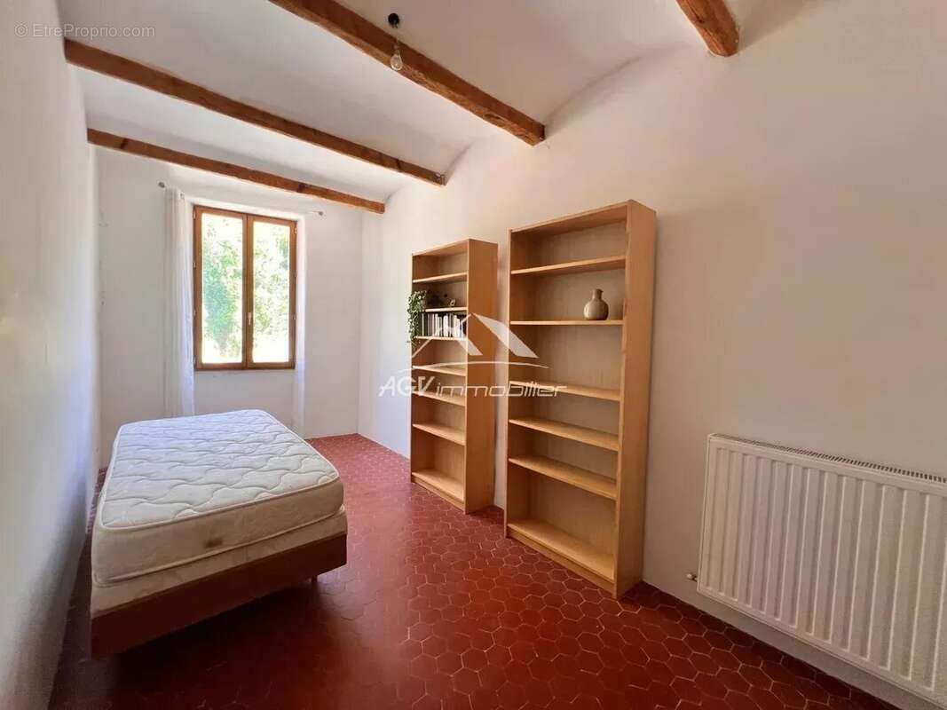 Appartement à VEZENOBRES