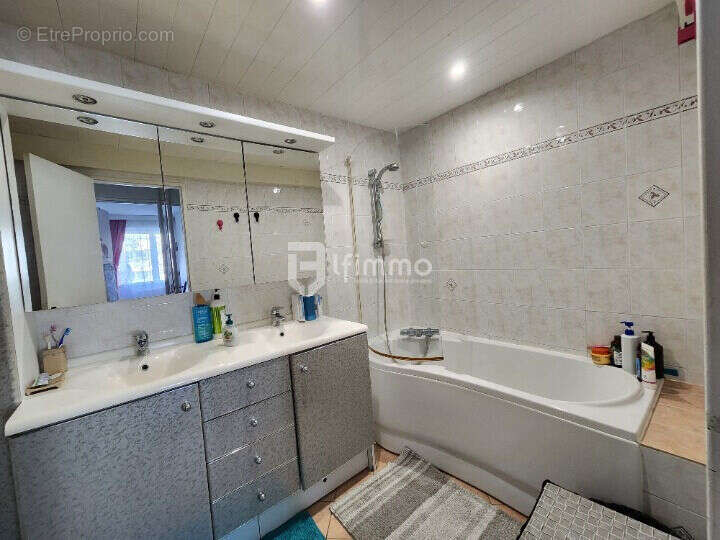 Appartement à SAINT-MAUR-DES-FOSSES