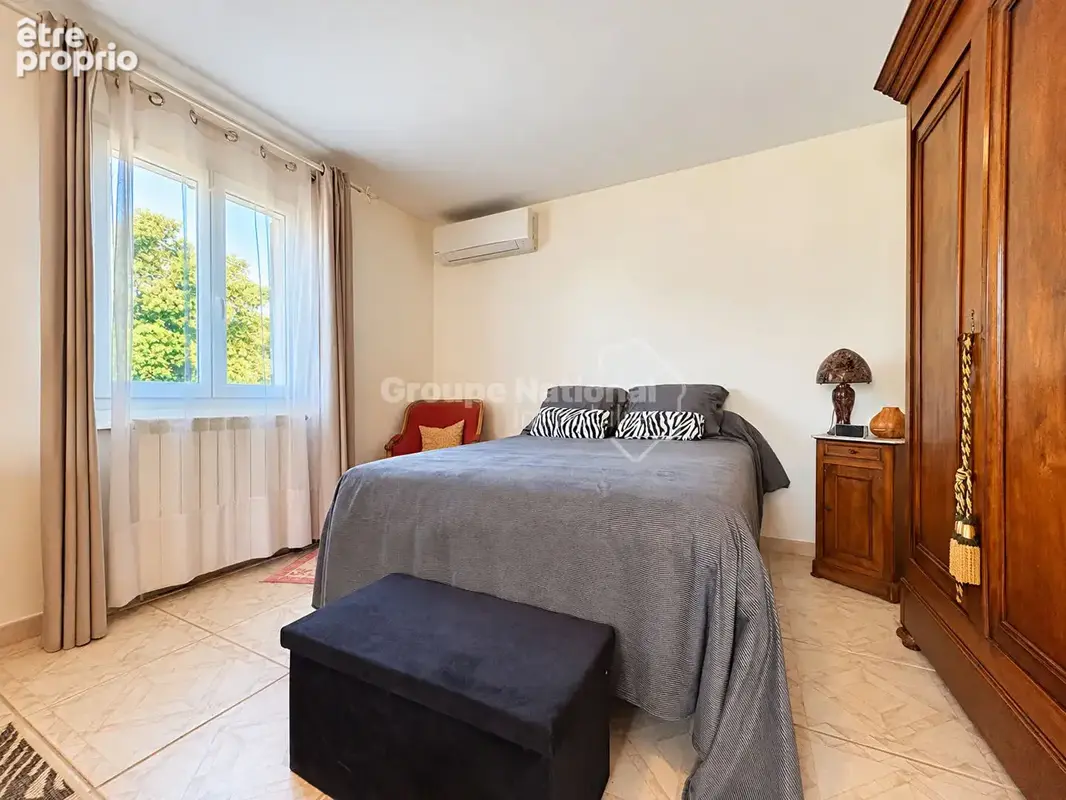 Salon-de-Provence (Bel-Air) : Propriété sur 5000 m² avec piscine - photo 8